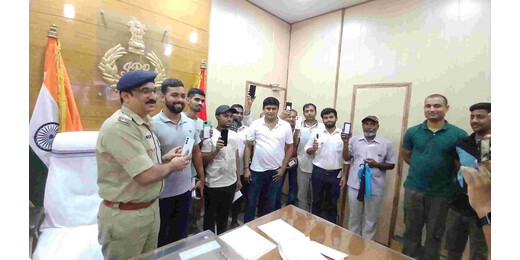 लखीसराय पुलिस की सराहनीय कार्यवाही, 20 लोगों को लौटाए चोरी व खोए मोबाइल